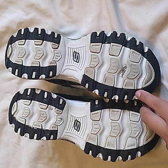 Women's Skechers D'Lites black and white shoes size 6.5 Excellent shape!!! EUC😍 - Picture 3 of 8